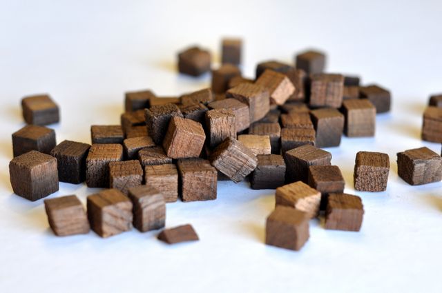 Oak Cubes, Hungarian med